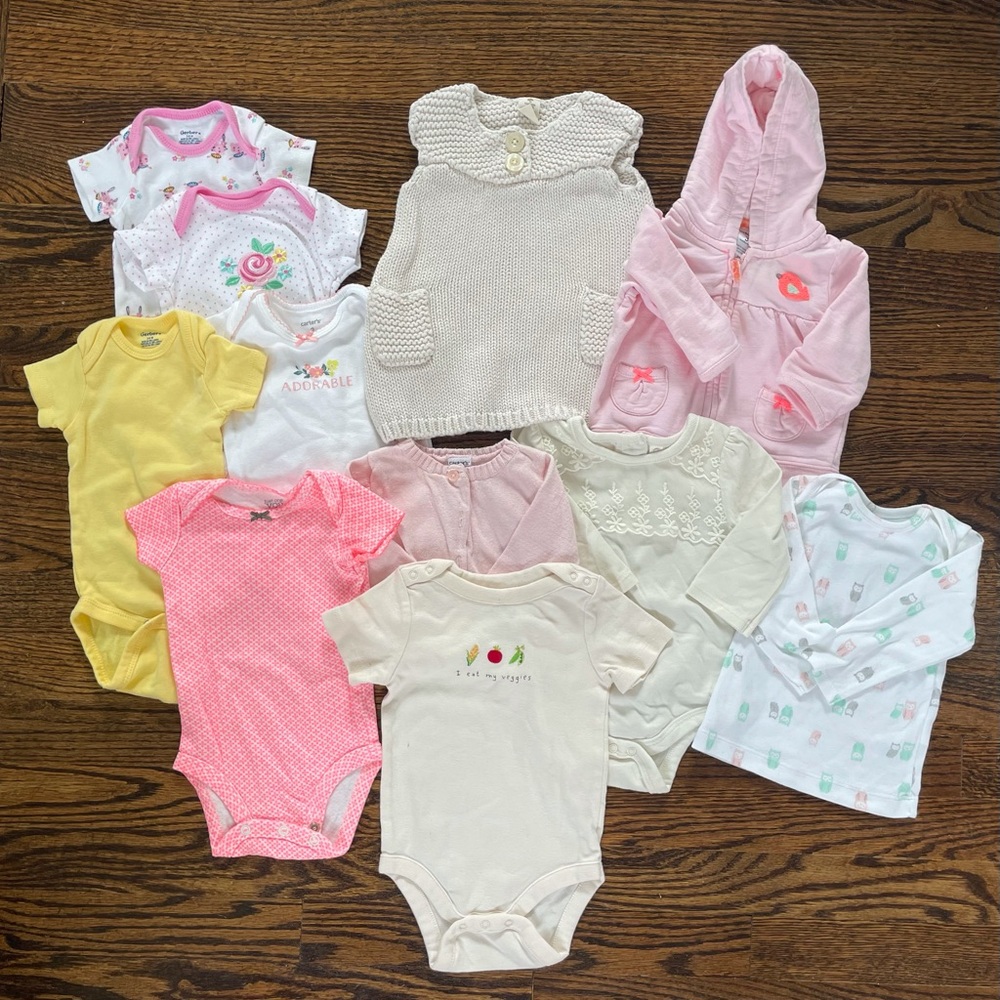 EUC! Lot of 11 Pieces of Baby Clothes! 3-6 Months!